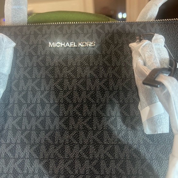 Michael Kors NWT Black Charlotte Handbag - Picture 1 of 9
